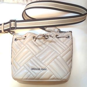 Michael Kors Peyton Bucket quilted crossbody bag EUC